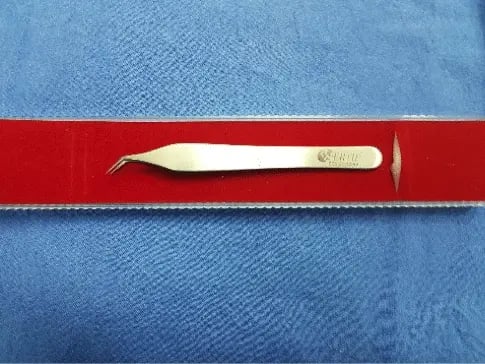 Medical-grade tweezers for follicular unit placement
